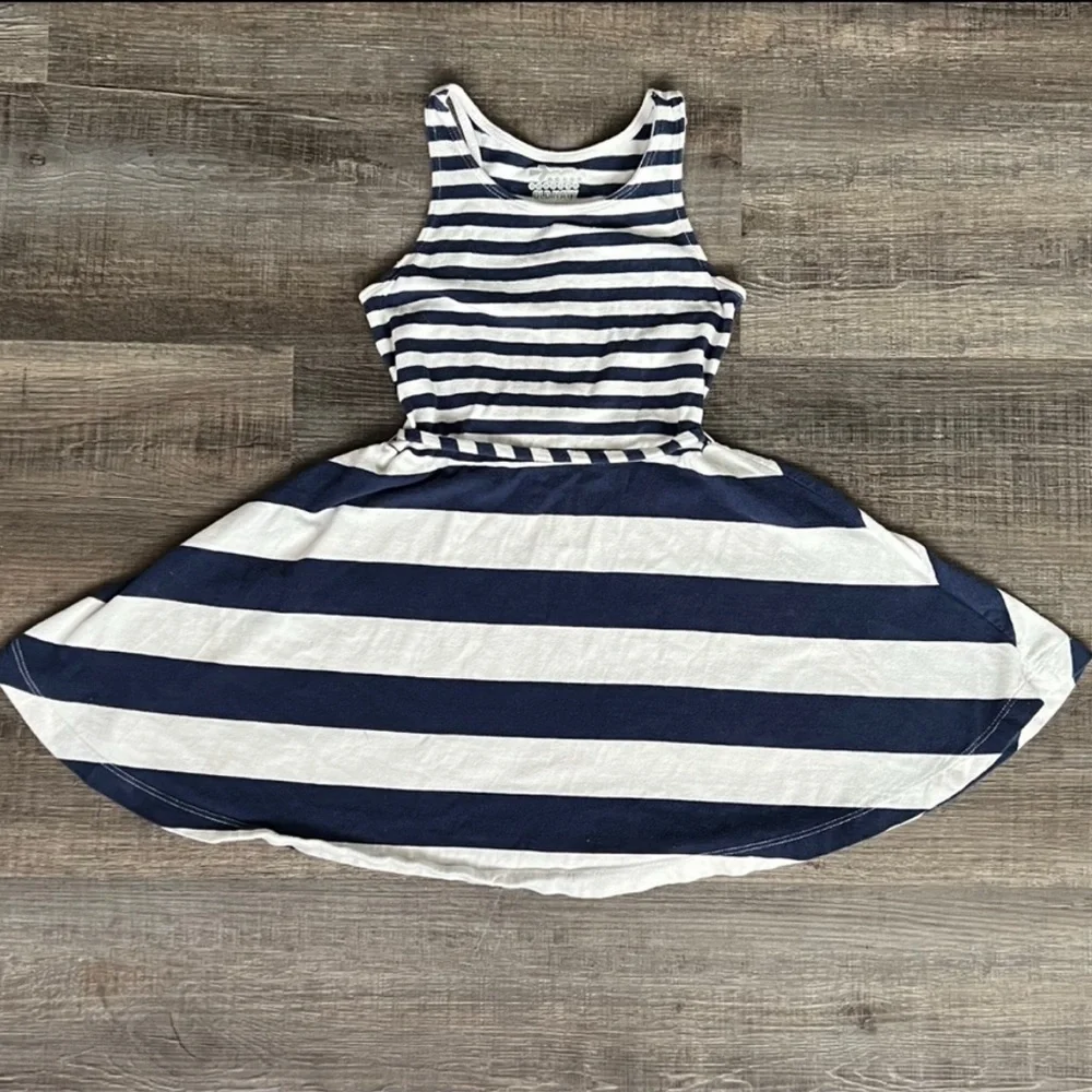 💞 Little Girls Size 5 (XS) Old Navy Blue & White Striped Dress